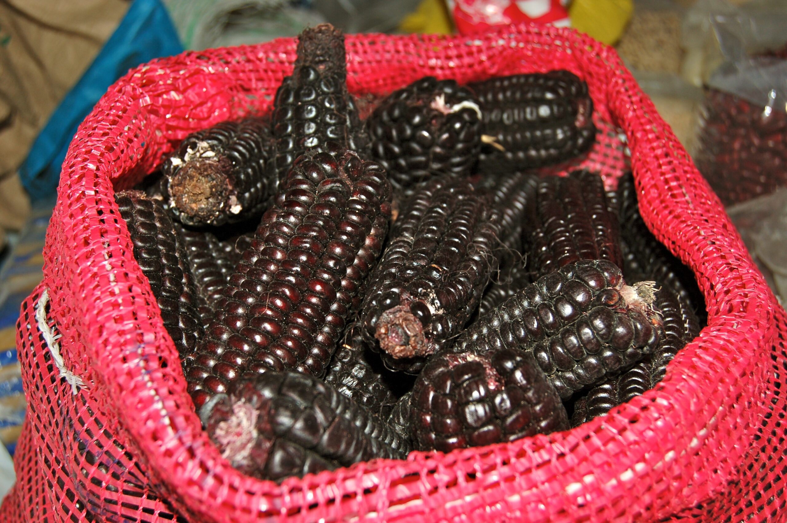 Mercado Central San Pedro, mercado san pedro Cusco, maíz peruano, maíz negro, mercado san pedro, qué visitar en Cusco, Mercado Central de San Pedro