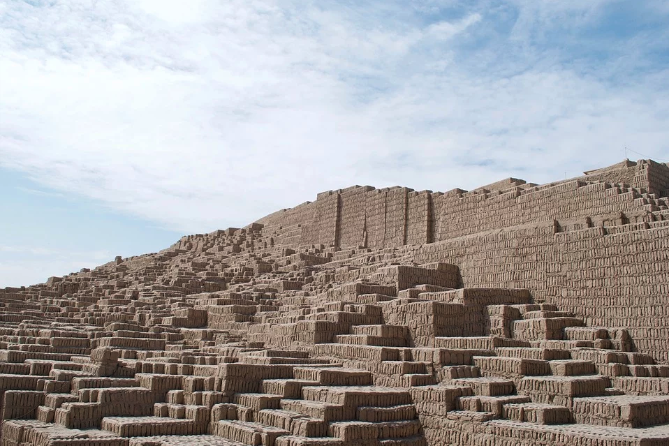 Huaca Pucllana, sitios arqueológicos Perú, qué visitar en Lima, qué ver en Lima, sitios para visitar en Lima, lugares turísticos Lima